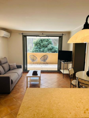 Appartement tout confort avec clim et terrasse